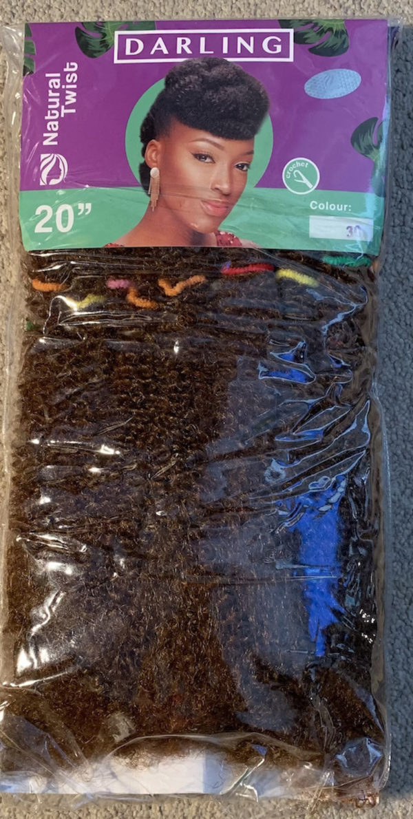 Back view of a pack of Darling natural kinky twists extension